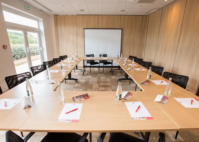 宜必思瑟堡拉格拉斯里酒店 瑟堡